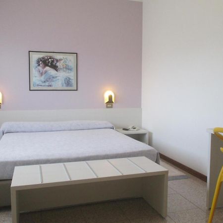 Hotel O'Scugnizzo 2 Беллуно Екстер'єр фото