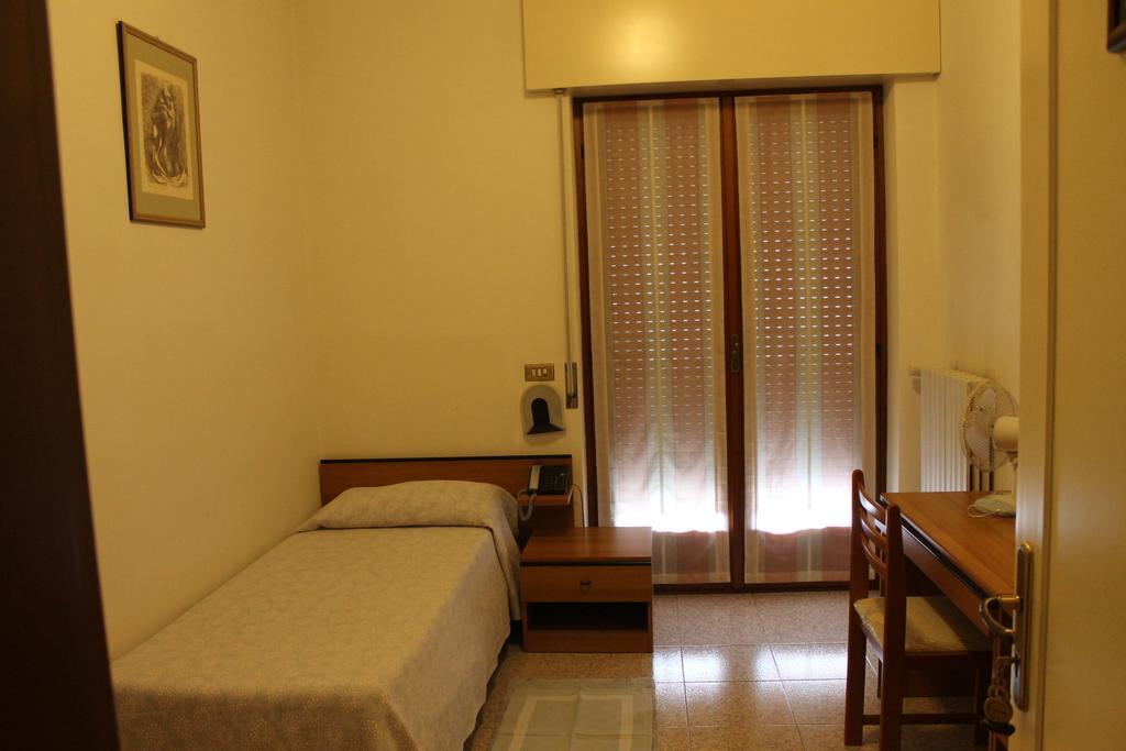 Hotel O'Scugnizzo 2 Беллуно Екстер'єр фото
