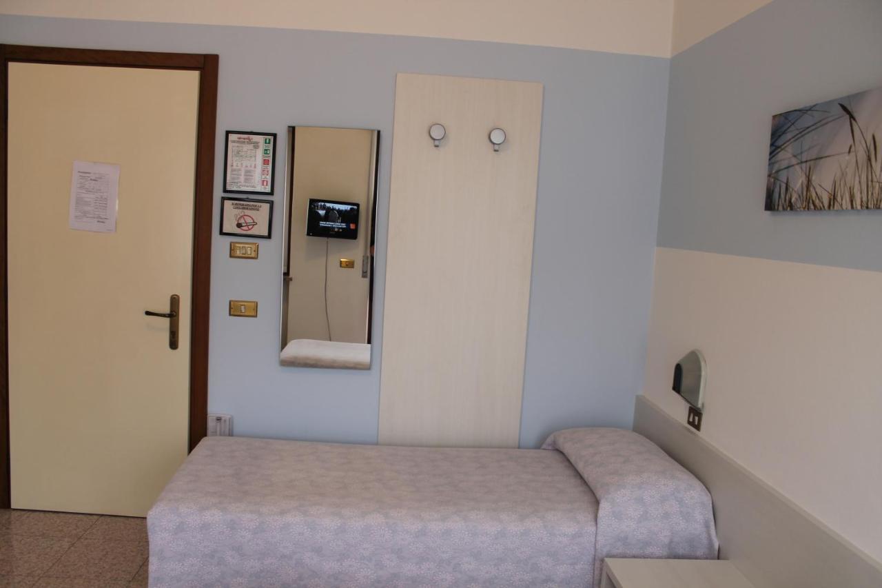 Hotel O'Scugnizzo 2 Беллуно Екстер'єр фото