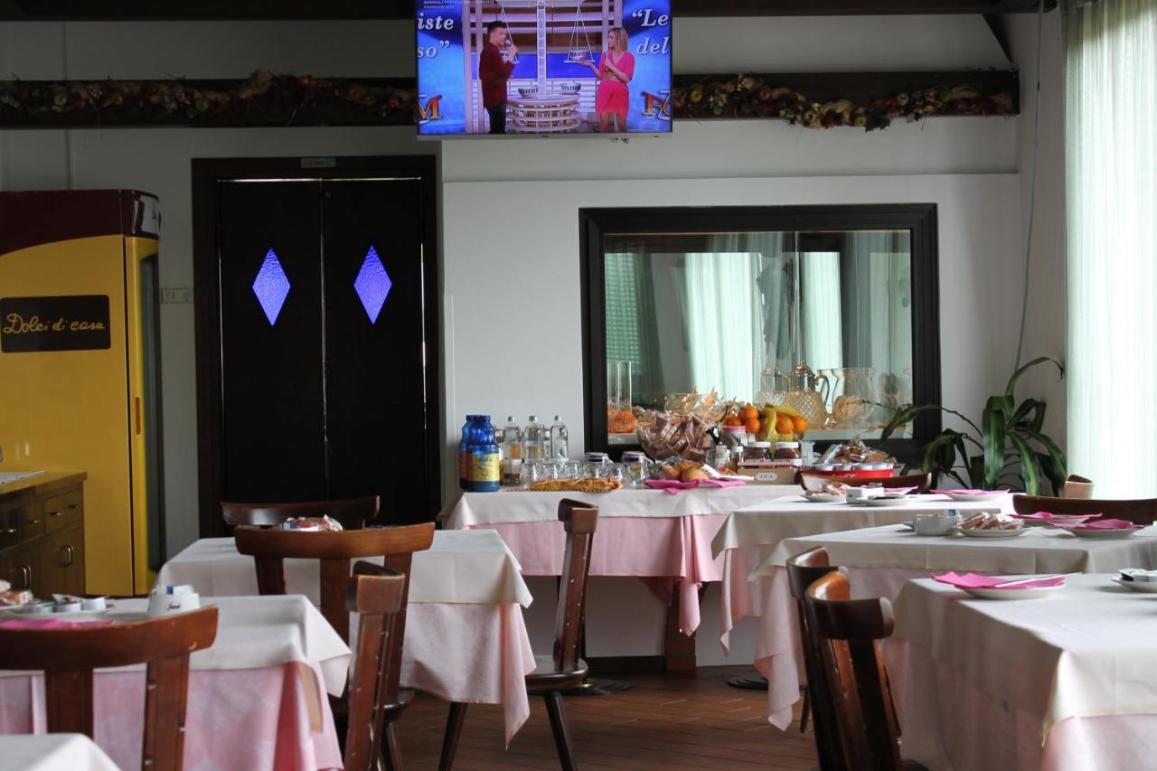 Hotel O'Scugnizzo 2 Беллуно Екстер'єр фото