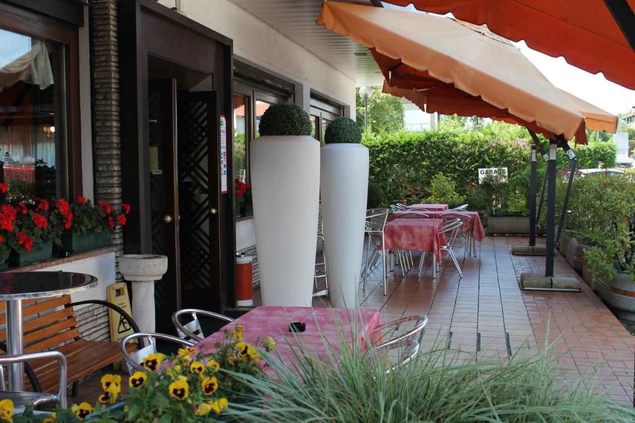 Hotel O'Scugnizzo 2 Беллуно Екстер'єр фото