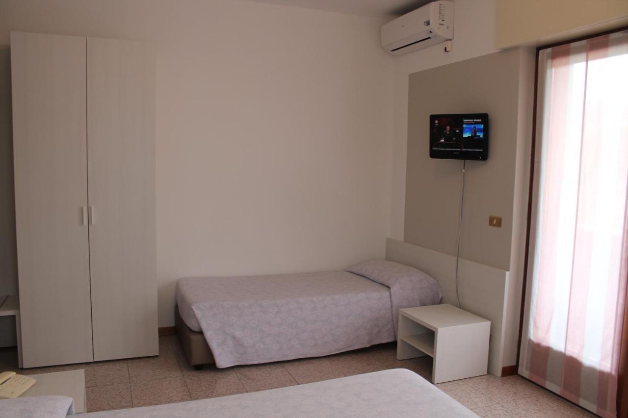 Hotel O'Scugnizzo 2 Беллуно Екстер'єр фото