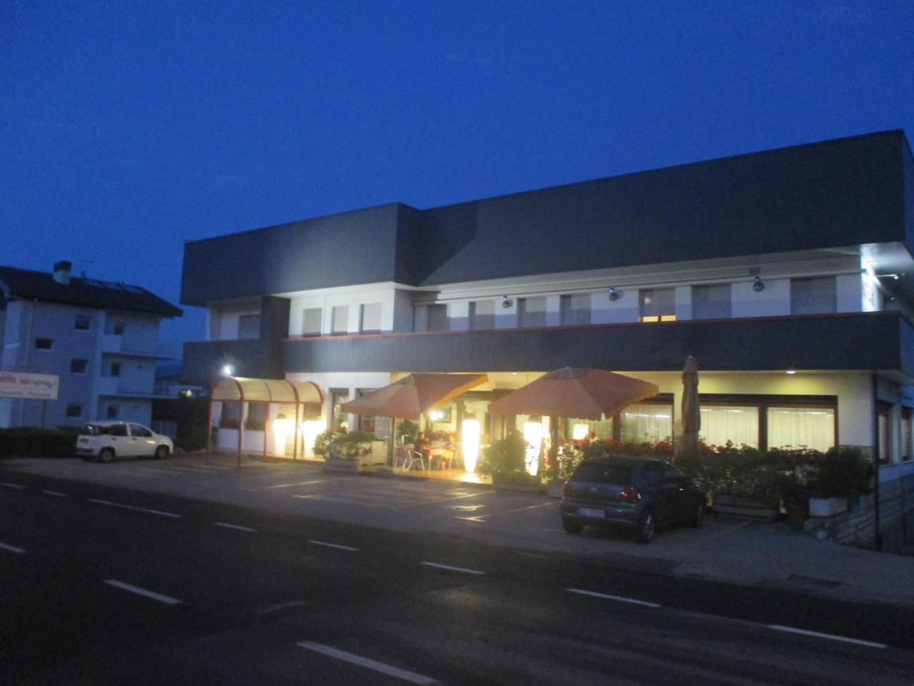 Hotel O'Scugnizzo 2 Беллуно Екстер'єр фото
