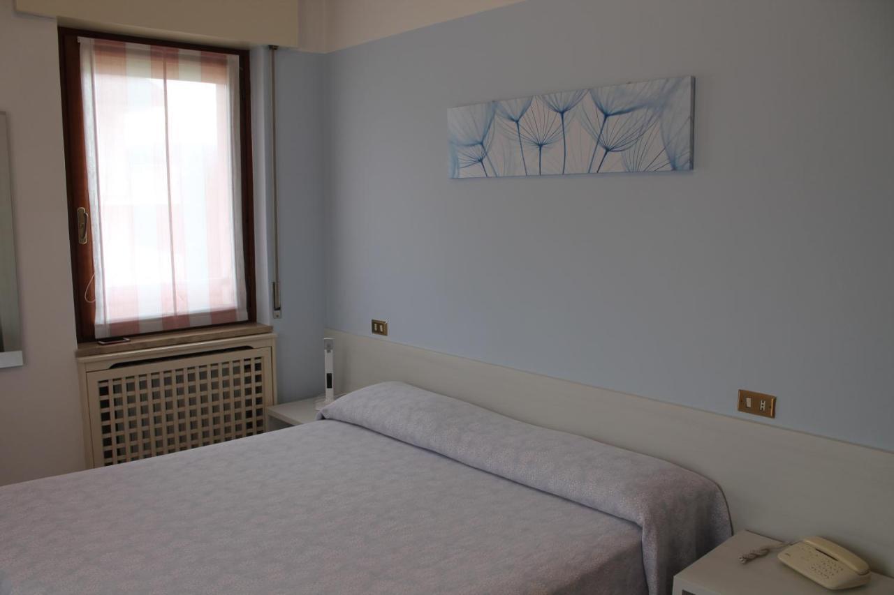 Hotel O'Scugnizzo 2 Беллуно Екстер'єр фото
